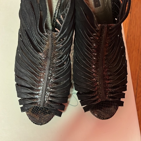 Amazingly comfy platform sandals! Size 10 - Picture 2 of 5